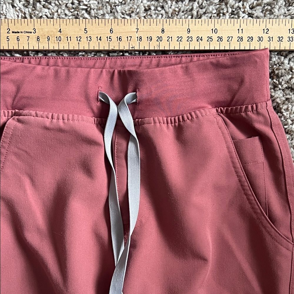 Like New! FIGS High Waisted Dowa Scrub Pants Mauve in Size XXS/T - Picture 13 of 16